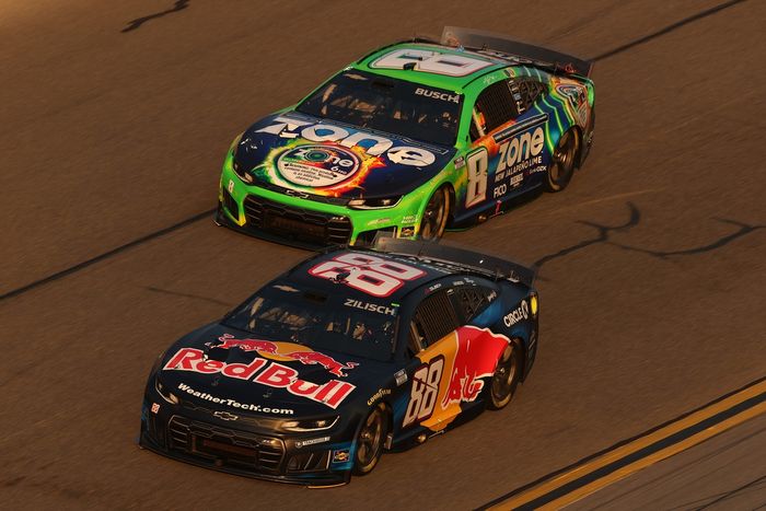 Connor Zilisch, Trackhouse Racing Chevrolet, Kyle Busch, Richard Childress Racing Chevrolet