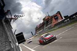 Bandera a cuadros para José María López, Citroën World Touring Car Team, Citroën C-Elysée WTCC