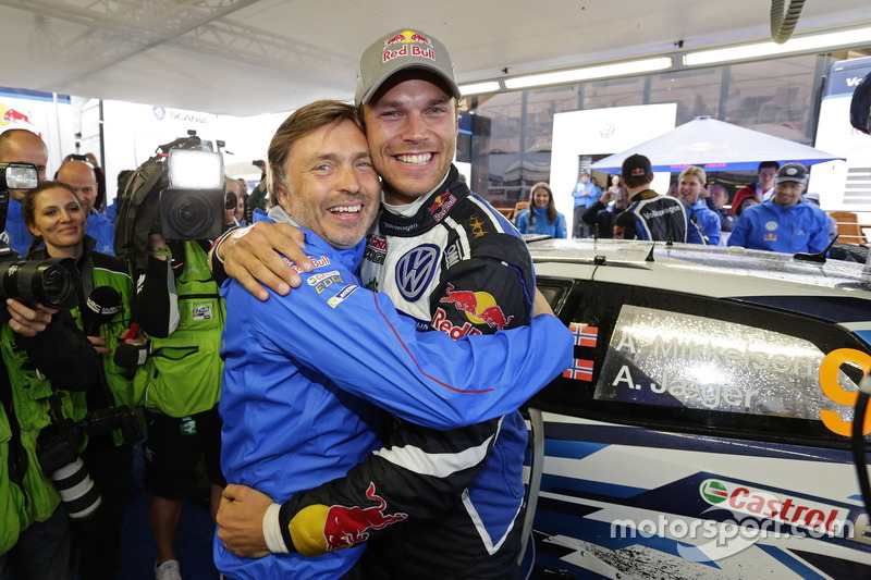 Andreas Mikkelsen, Volkswagen Polo WRC, Volkswagen Motorsport, avec Jost Capito, directeur de Volkswagen Motorsport