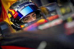 Carlos Sainz Jr. conduce el Red Bull RB7