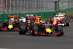 Макс Ферстаппен, Red Bull Racing RB12, Даниэль Риккардо, Red Bull Racing RB12, Себастьян Феттель, Ferrari SF16-H