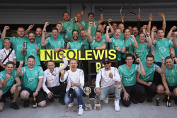 Winnaar Nico Rosberg, Mercedes AMG F1 Team en tweede Lewis Hamilton, Mercedes AMG F1 Team vieren met