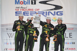 podio: ganadoresJohannes van Overbeek, Scott Sharp, Ed Brown, Pipo Derani, ESM Racing