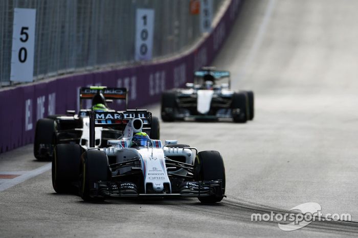 Felipe Massa fez o caminho contrário do inglês, largando em quinto e terminando em décimo