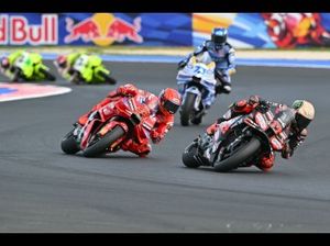 MotoGP-Sprint Misano 2025: Marc Marquez stürzt! Bezzecchi triumphiert