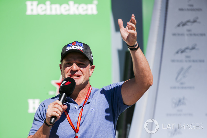 Rubens Barrichello interviews the drivers on the podium