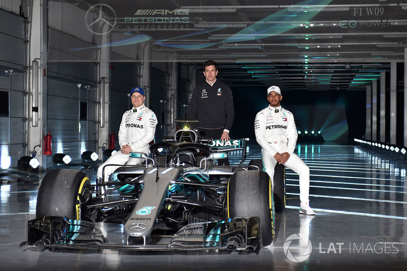 Valtteri Bottas, Mercedes AMG F1, Lewis Hamilton, Mercedes AMG F1, Toto Wolff, Executive Director Me