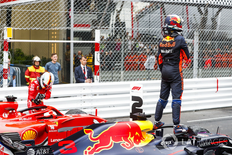 2. Sebastian Vettel, Ferrari SF71H, Yarış galibi Daniel Ricciardo, Red Bull Racing RB14, 3. Lewis Hamilton, Mercedes AMG F1 W09, Parc Ferme