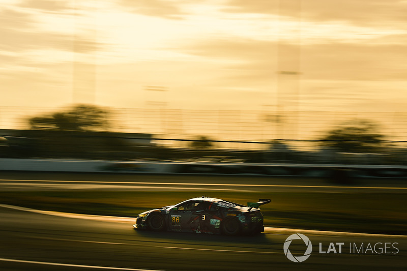 #86 Michael Shank Racing Acura NSX, GTD: Katherine Legge, Alvaro Parente, Trent Hindman, A.J. Allmen