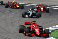 Sebastian Vettel, Ferrari SF71H, Valtteri Bottas, Mercedes AMG F1 W09, Kimi Raikkonen, Ferrari SF71H, Max Verstappen, Red Bull Racing RB14