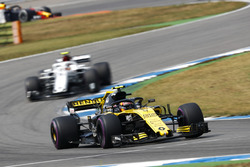 Carlos Sainz Jr., Renault Sport F1 Team R.S. 18, leads Charles Leclerc, Sauber C37