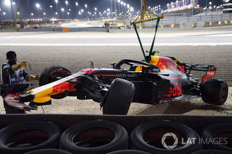 La voiture accidentée de Max Verstappen, Red Bull Racing RB14