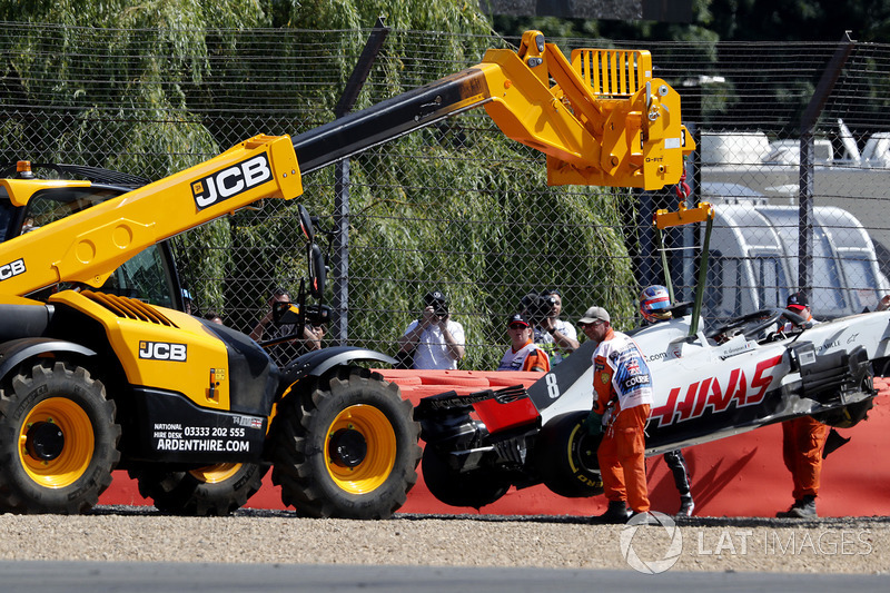The car of Romain Grosjean, Haas VF-18 is recovered