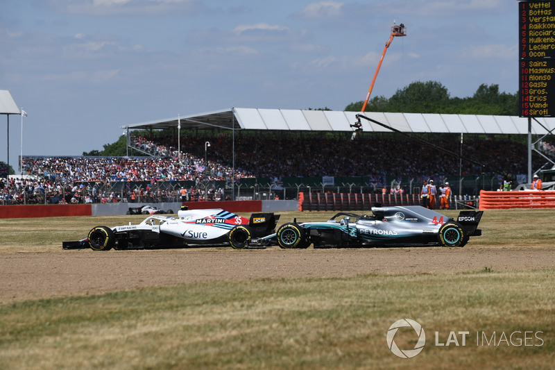 Сергей Сироткин, Williams FW41, и Льюис Хэмилтон, Mercedes AMG F1 W09
