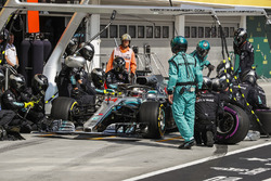 f1-hungarian-gp-2018-lewis-hamilton-mercedes-amg-f1-w09-pit-stop Hamilton não enfrenta dificuldades e vence na Hungria Esportes f1-hungarian-gp-2018-lewis-hamilton-mercedes-amg-f1-w09-pit-stop Hamilton não enfrenta dificuldades e vence na Hungria Esportes