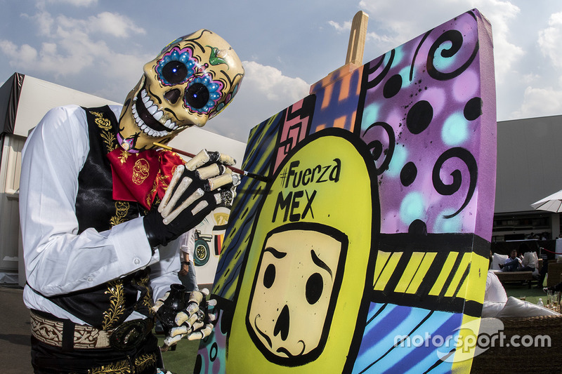 Catrina pintando un cuadro de Fuerza México