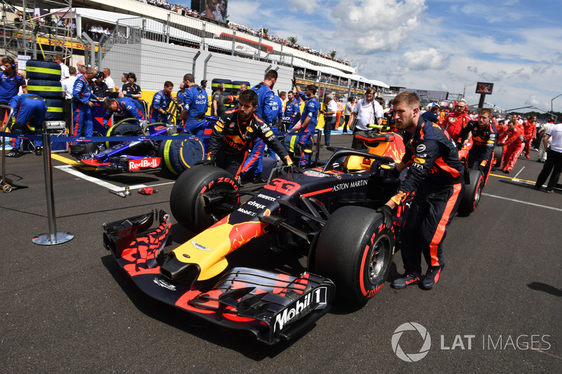 Max Verstappen, Red Bull Racing RB14 on the grid