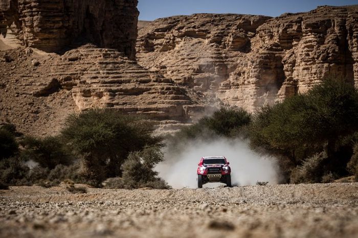 #300 Toyota Gazoo Racing: Nasser Al-Attiyah, Matthieu Baumel