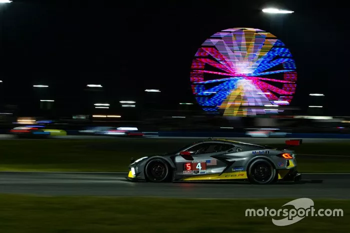 #4 Corvette Racing Corvette C8.R: Oliver Gavin, Tommy Milner, Marcel Fässler