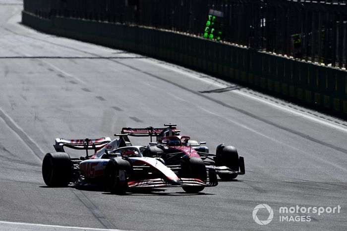 Kevin Magnussen, Haas VF-22, lucha con Valtteri Bottas, Alfa Romeo C42