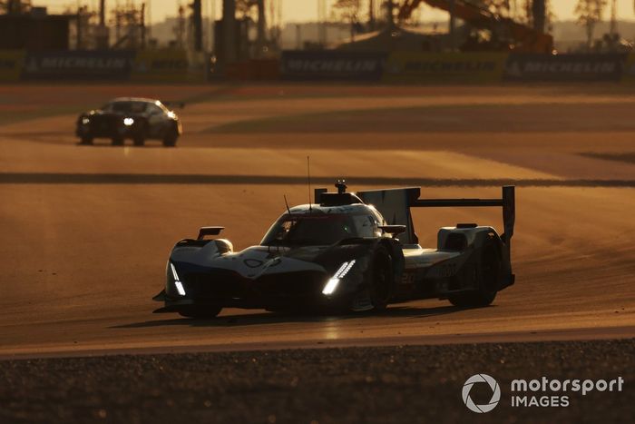 #20 BMW M Team WRT BMW M Hybrid V8: Sheldon Van Der Linde, Robin Frijns, Rene Rast