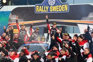 Kalle Rovanperä, Jonne Halttunen, Toyota Gazoo Racing WRT Toyota GR Yaris Rally1 con la squadra