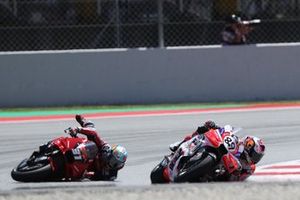Pedro Acosta, Red Bull GASGAS Tech3 se cae detrás de Jorge Martín, Pramac Racing