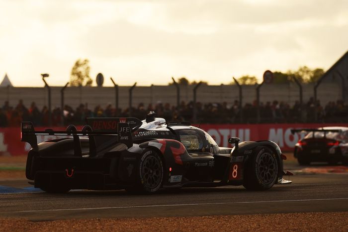 #8 Toyota Gazoo Racing Toyota GR010 - Hybrid: Sébastien Buemi, Brendon Hartley, Ryo Hirakawa