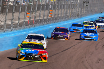 Kyle Busch, Joe Gibbs Racing, Toyota Camry M&M's