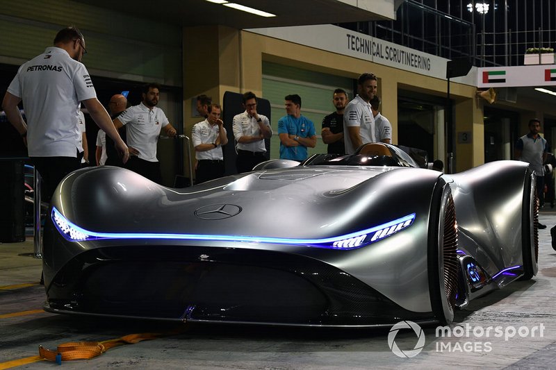 Le concept-car Mercedes-Benz EQ Silver Arrow