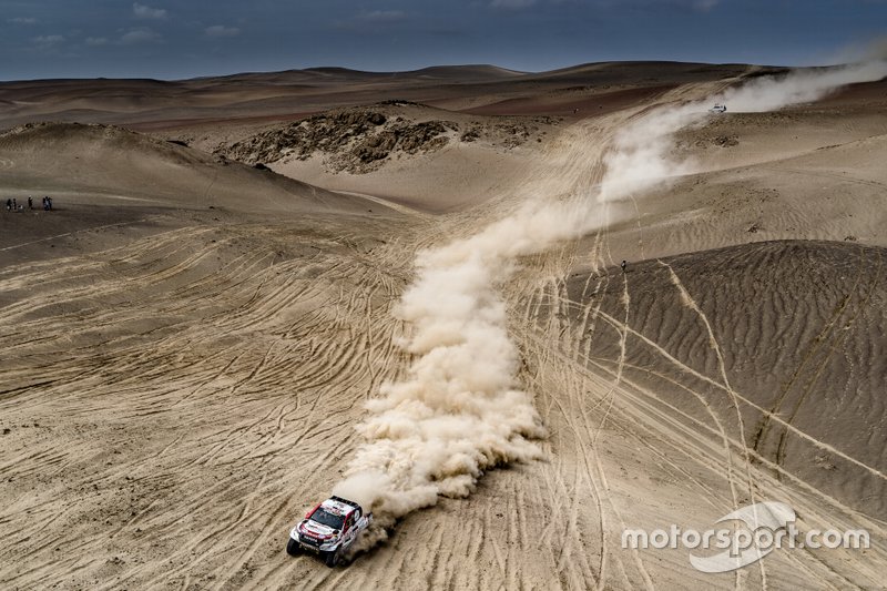 #301 Toyota Gazoo Racing Toyota Hilux: Нассер Аль-Аттія, Маттьйо Бомель