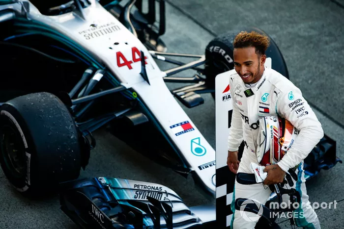 Ganador de la carrera Lewis Hamilton, Mercedes AMG F1, en Parc Ferme 