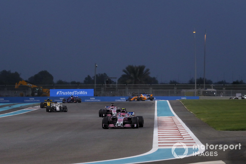 Esteban Ocon, Racing Point Force India VJM11, Sergio Perez, Racing Point Force India VJM11 and Marcus Ericsson, Sauber C37 