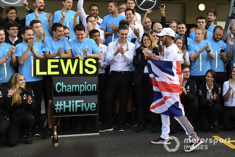 Lewis Hamilton, Mercedes AMG F1 celebrates with his team 