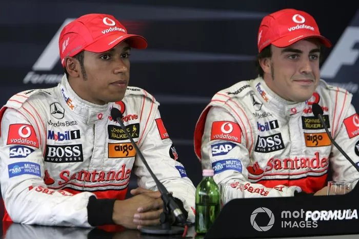 Alonso y Hamilton desobedecen a McLaren, Hungría 2007