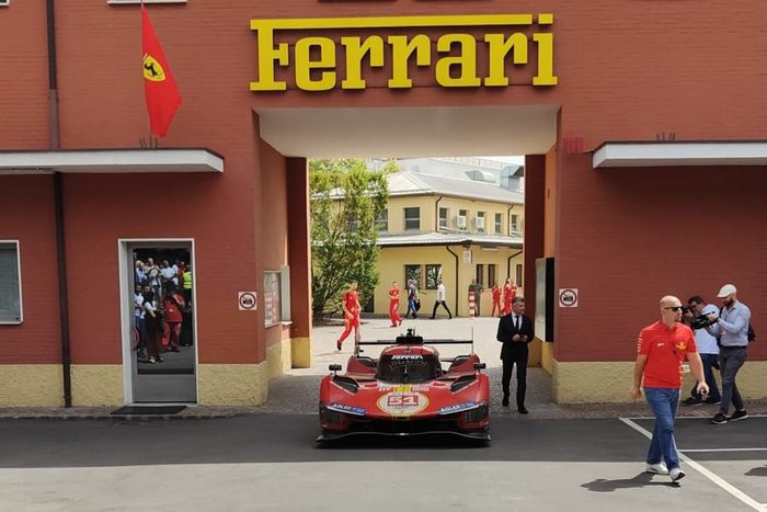 Desfile Ferrari 499P Maranello