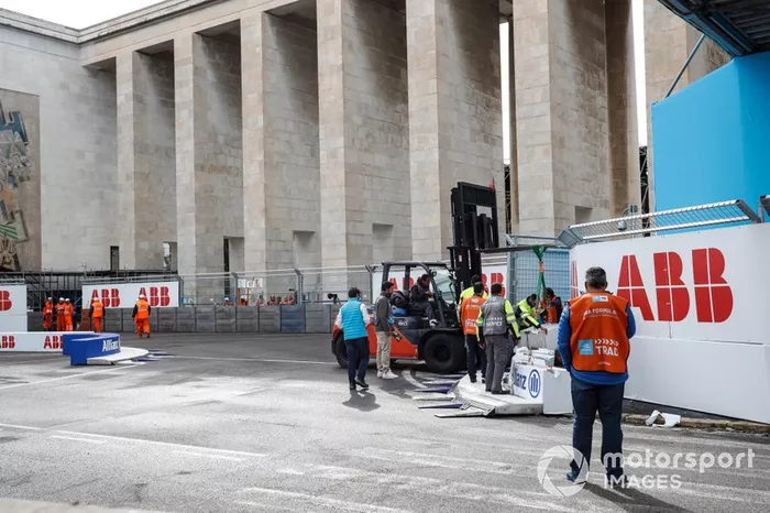 Marshals repair TecPro barrier 
