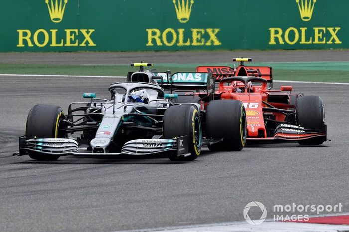 Valtteri Bottas, Mercedes AMG W10 y Charles Leclerc, Ferrari SF90