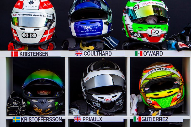Les casques des pilotes