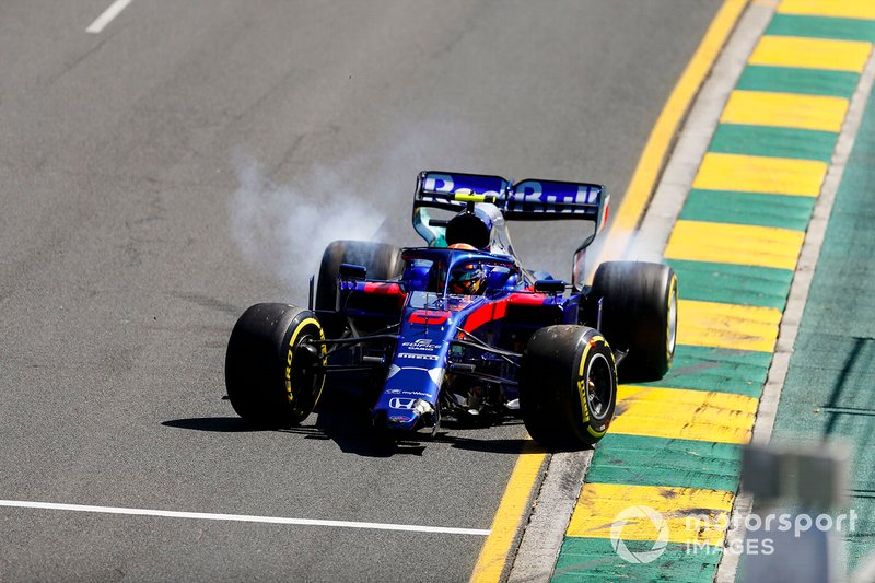 Авария: Александр Элбон, Toro Rosso STR14
