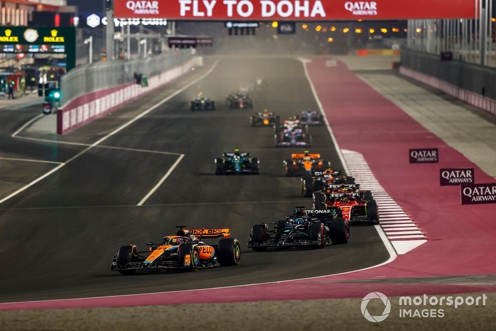 Oscar Piastri, McLaren MCL60, George Russell, Mercedes F1 W14, Carlos Sainz, Ferrari SF-23