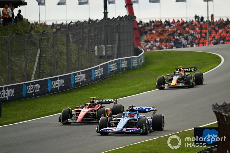 Esteban Ocon, Alpine A523, Carlos Sainz, Ferrari SF-23, Sergio Perez, Red Bull Racing RB19.