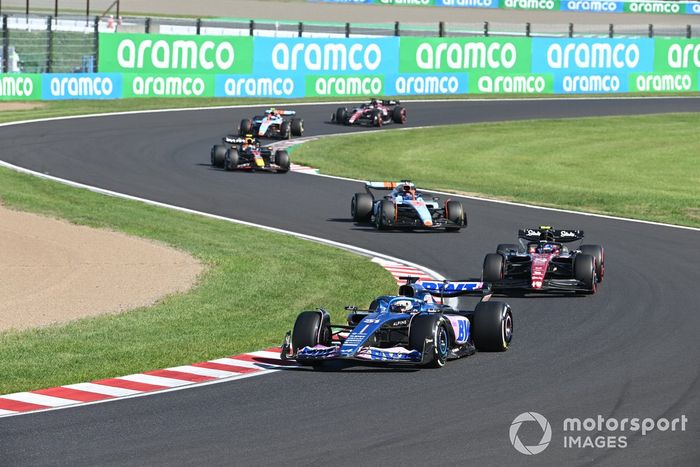 Esteban Ocon, Alpine A523, Zhou Guanyu, Alfa Romeo C43, Alex Albon, Williams FW45, Sergio Pérez, Red Bull Racing RB19