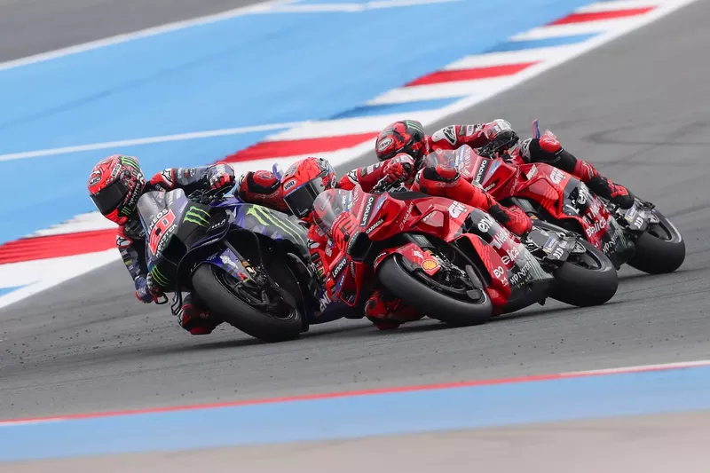 Marc Marquez, Ducati Team, Fabio Quartararo, Yamaha Factory Racing