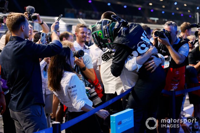 Lucas di Grassi, Venturi Racing, 1ª posición, celebra en el Parc Ferme 