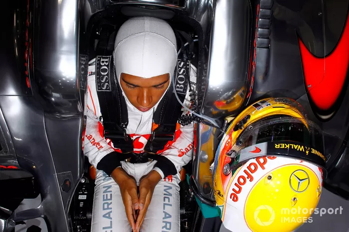 2010年日本GP、禅スタイルで集中するルイス・ハミルトン