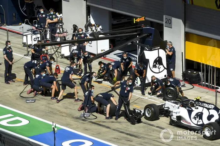 AlphaTauri practica los pitstops
