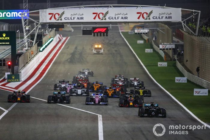 Arrancada Lewis Hamilton, Mercedes F1 W11, Max Verstappen, Red Bull Racing RB16, Sergio Pérez, Racing Point RP20, Alex Albon, Red Bull Racing RB16, Valtteri Bottas, Mercedes F1 W11