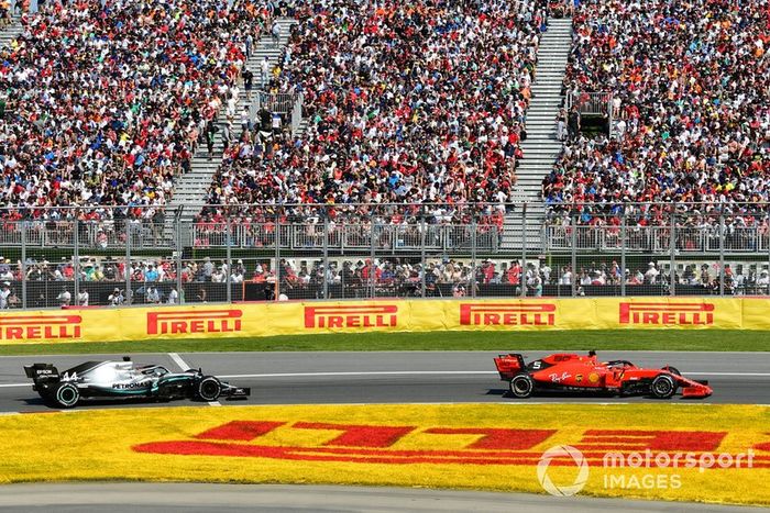 Sebastian Vettel, Ferrari SF90, lidera por delante de Lewis Hamilton, Mercedes AMG F1 W10