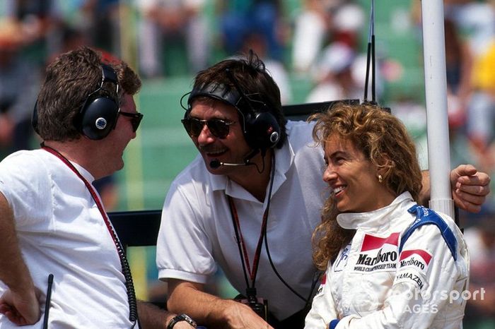 Giovanna Amati con miembros del equipo Brabham